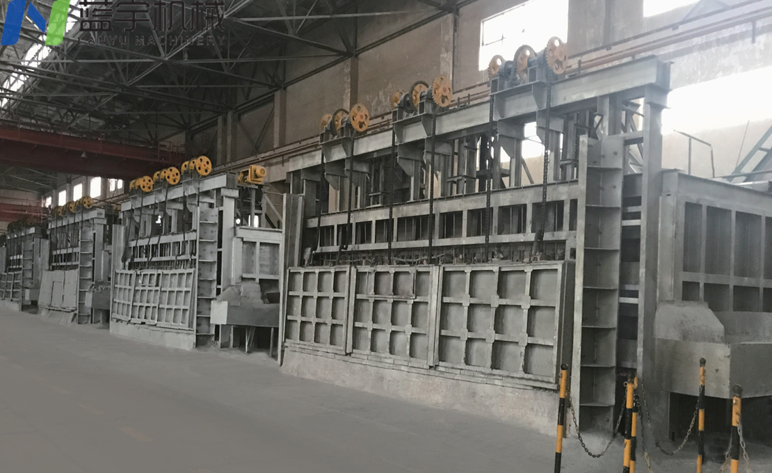 Electrolytic aluminum smelting holding furnace